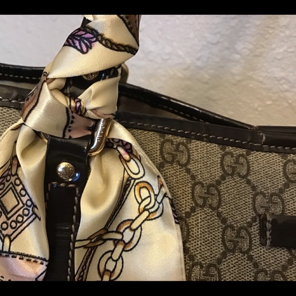 Authentic Gucci GG Supreme Joy Medium Tote - Picture 3 of 16